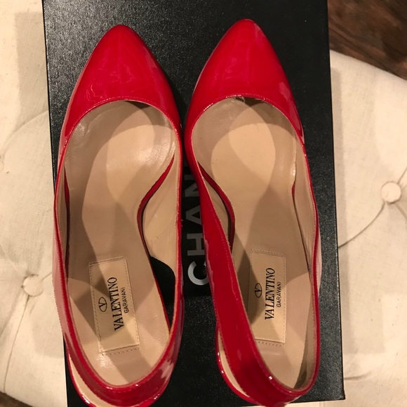 •SOLD• Valentino Red Patent Leather Slingback Heel - Picture 5 of 8